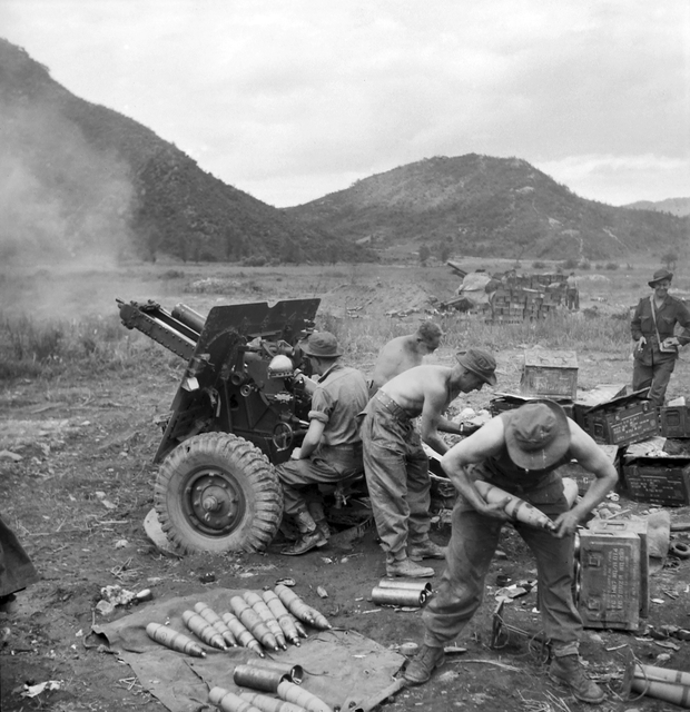25-pounder battery in action, Korea